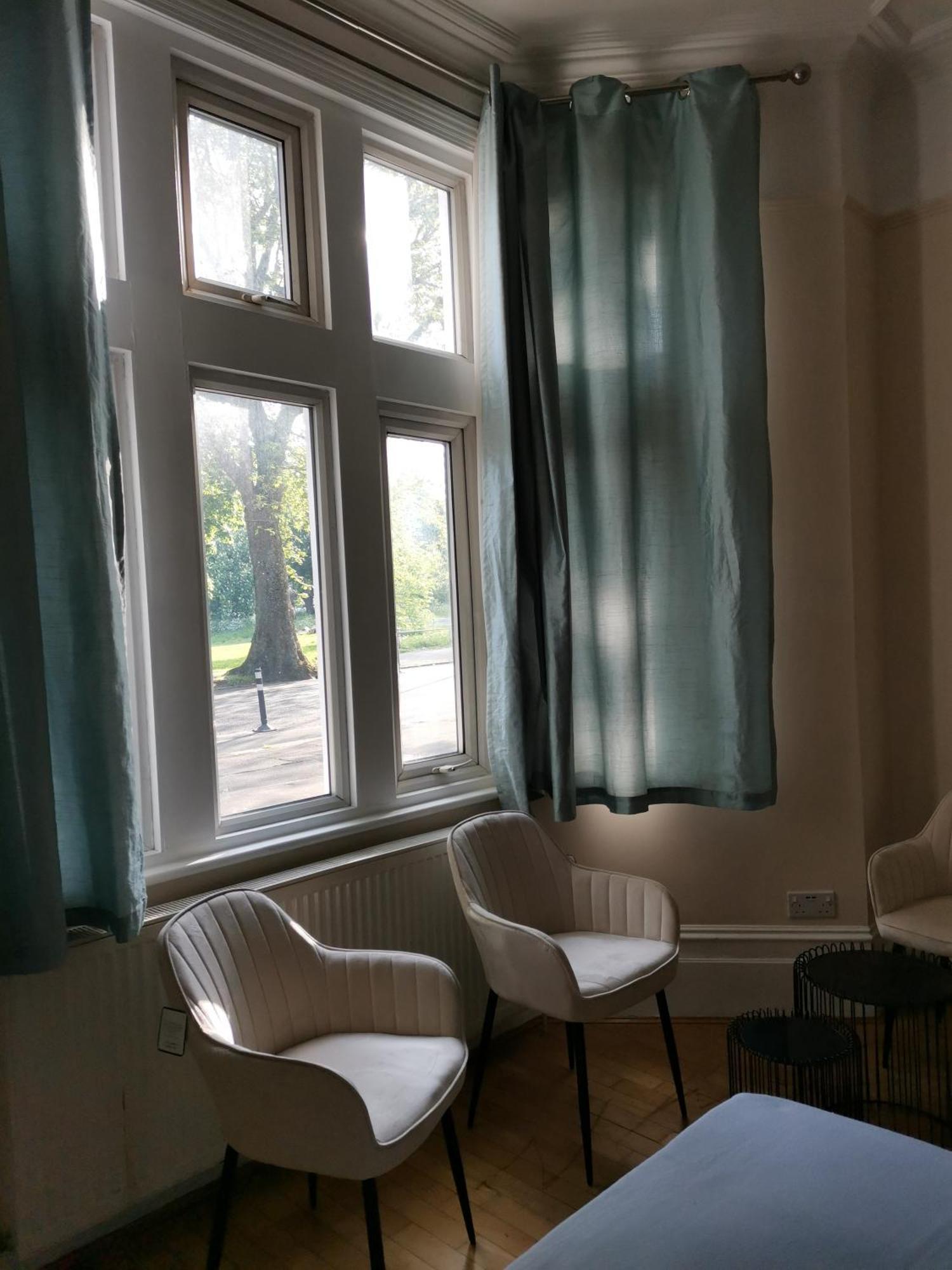 Ax 1 Bed and breakfast Londres